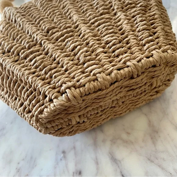 🐚 Victoria’s Secret Seashell Shaped Woven Raffia Straw Clamshell Basket Bag - Picture 6 of 11